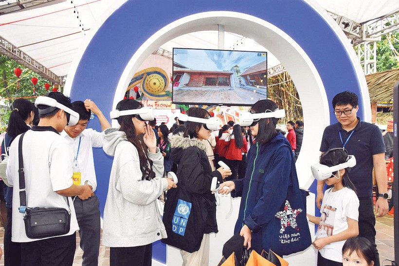 Hanoi festivals embrace digital tools to modernize management